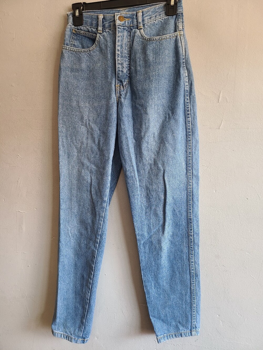 Women's 1980s vintage 26" waist light wash high waist tapered leg jeans Rio